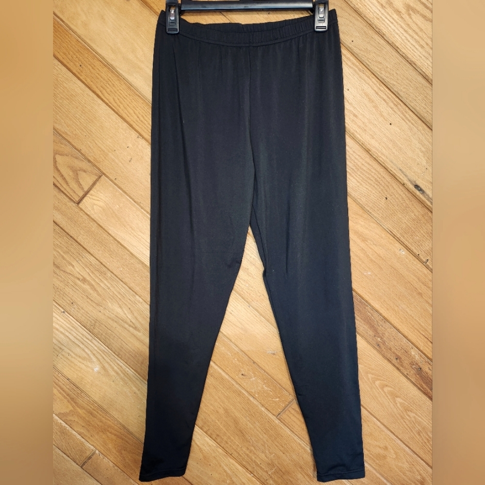 Vicherub solid black ultra soft medium leggings